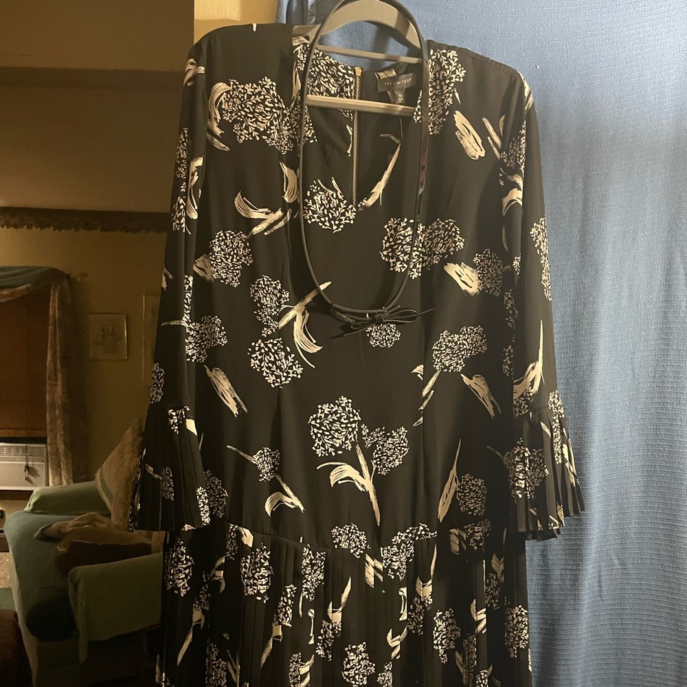 “The Limited” black and whit midi dress